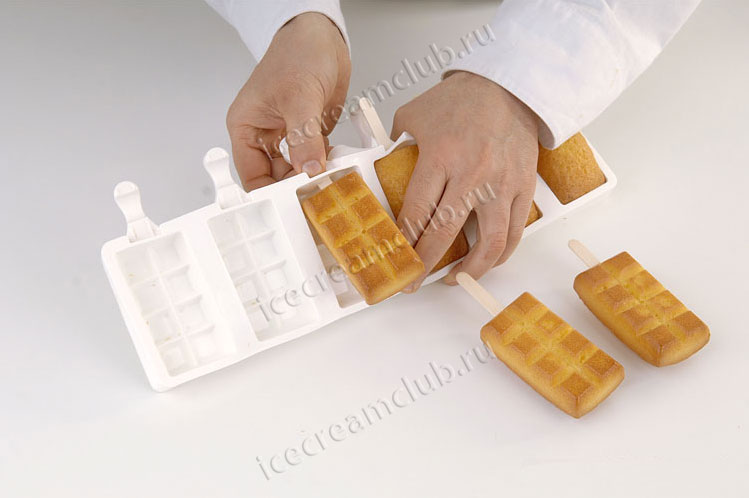 Десятое дополнительное изображение для товара Форма для мороженого эскимо «Шоколадная плитка» (Silikomart, Италия), 12 ячеек + поднос