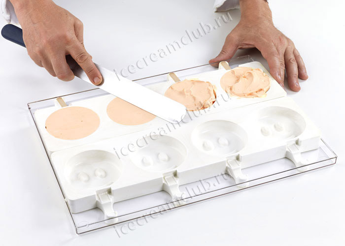 Второе дополнительное изображение для товара Форма для мороженого эскимо «Улыбка» СТЭККОФЛЕКС (Silikomart, Италия), 8 ячеек + поднос