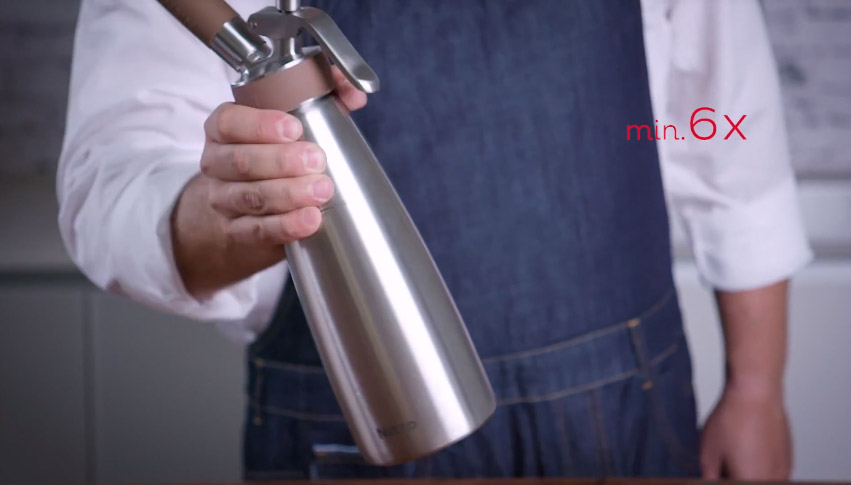 Восьмое дополнительное изображение для товара Сифон для нитро кофе и коктейлей iSi Nitro Whip – 1л (Австрия)