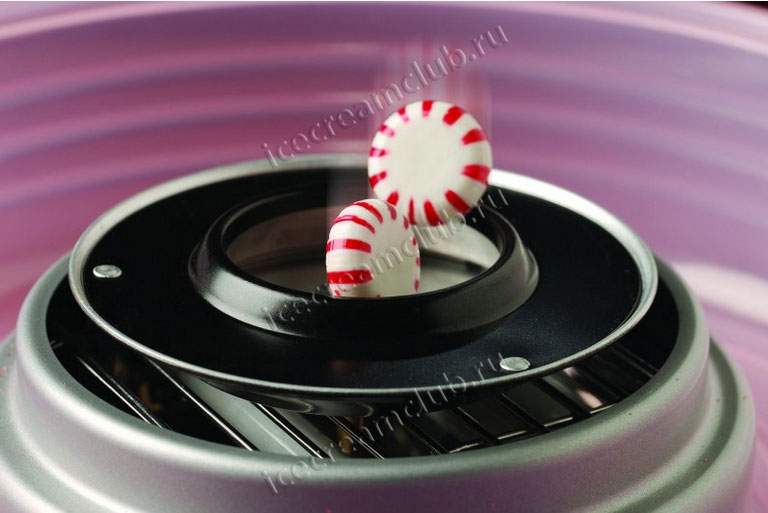 Третье дополнительное изображение для товара Домашний аппарат для сладкой / сахарной ваты в стиле ретро Ariete 2971