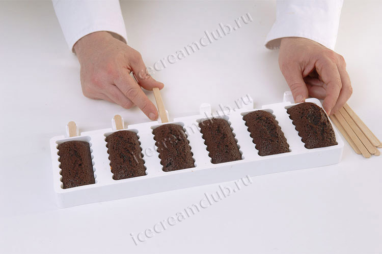 Восьмое дополнительное изображение для товара Форма для мороженого эскимо «Танго» СТЭККОФЛЕКС (Silikomart, Италия), 12 ячеек + поднос