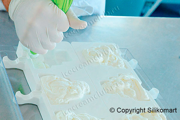 Второе дополнительное изображение для товара Форма для мороженого эскимо «Тортик» СТЭККОФЛЕКС (Silikomart, Италия), 8 ячеек + поднос