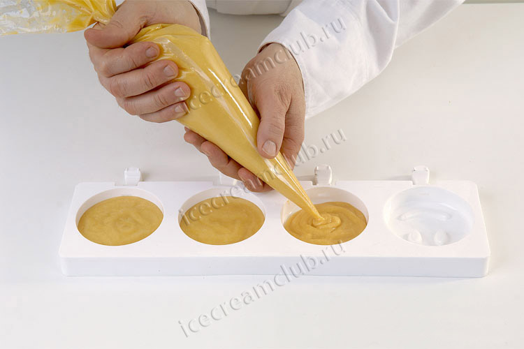 Седьмое дополнительное изображение для товара Форма для мороженого эскимо «Улыбка» СТЭККОФЛЕКС (Silikomart, Италия), 8 ячеек + поднос