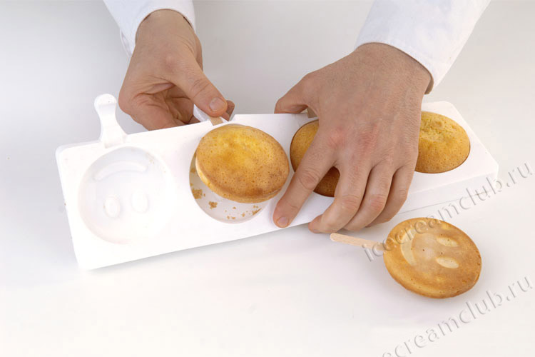 Десятое дополнительное изображение для товара Форма для мороженого эскимо «Улыбка» СТЭККОФЛЕКС (Silikomart, Италия), 8 ячеек + поднос