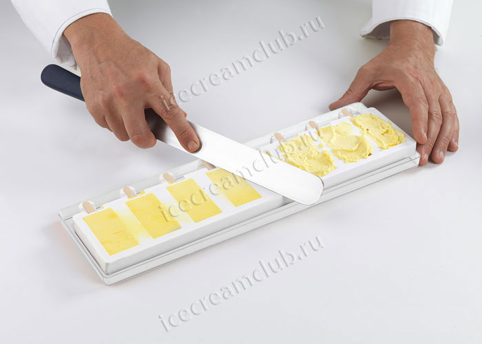Третье дополнительное изображение для товара Форма для мороженого эскимо «Шик мини» (Silikomart, Италия) 16 ячеек + 2 подноса