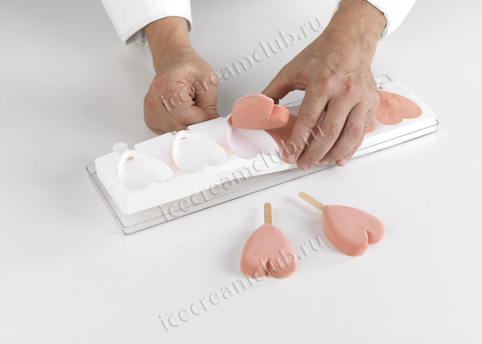 Пятое дополнительное изображение для товара Форма для мороженого эскимо на палочке Easy Cream «Сердце мини» (Silikomart, Италия)
