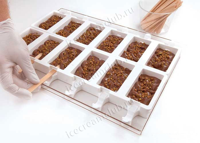 Второе дополнительное изображение для товара Форма для мороженого эскимо «Шоколадная плитка» (Silikomart, Италия), 12 ячеек + поднос
