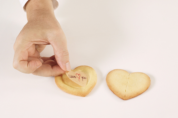 Третье дополнительное изображение для товара Набор форм "Печенье с предсказанием – сердце" For You (Silikomart, Италия)