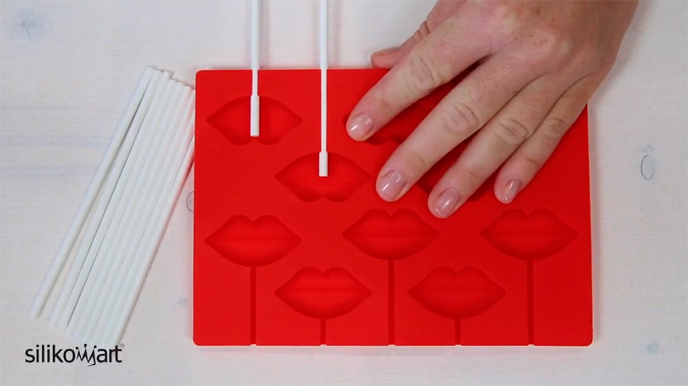 Третье дополнительное изображение для товара Форма для леденцов и конфет «Губы», Kiss Pops (Silikomart)