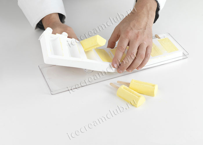 Пятое дополнительное изображение для товара Форма для мороженого эскимо на палочке Easy Cream «Шик мини» (Silikomart, Италия)