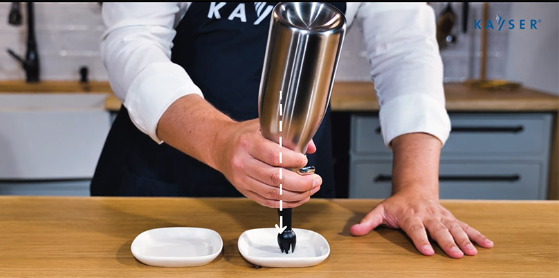 Седьмое дополнительное изображение для товара Профессиональный кулинарный сифон для сливок (кремер) Kayser WHIPcreamer INOX 1л (Австрия)