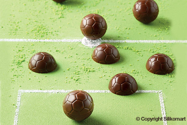 Пятое дополнительное изображение для товара Форма для шоколадных конфет ИЗИШОК «Футбольный мяч» (EasyChoc Silikomart, Италия) SCG34