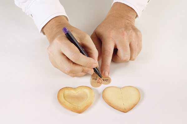 Второе дополнительное изображение для товара Набор форм "Печенье с предсказанием – сердце" For You (Silikomart, Италия)