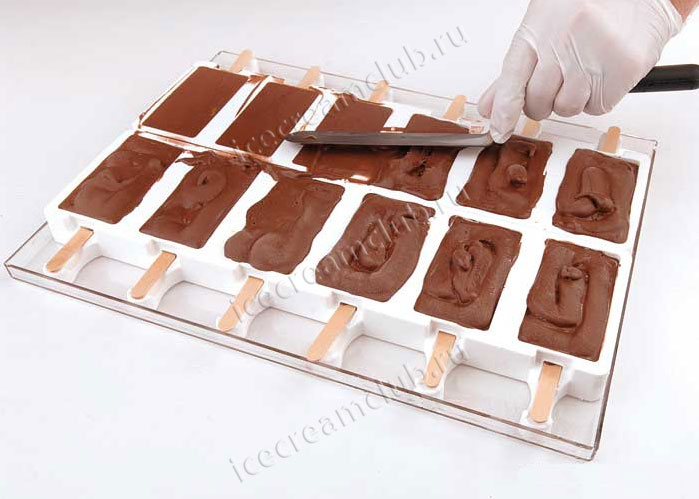 Третье дополнительное изображение для товара Форма для мороженого эскимо «Шоколадная плитка» (Silikomart, Италия), 12 ячеек + поднос