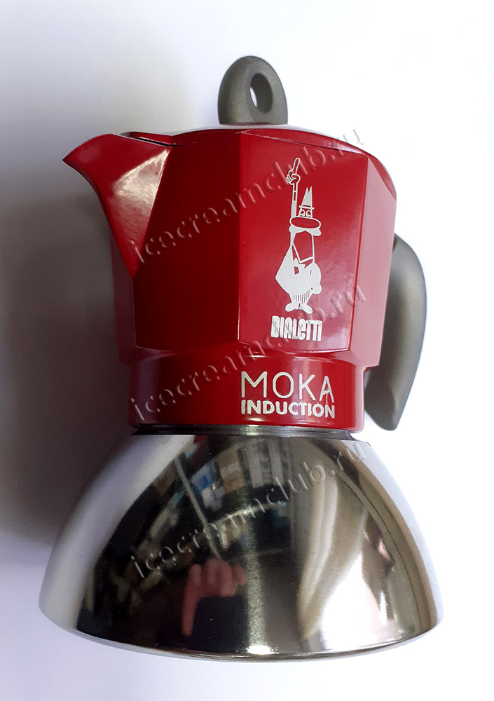 Шестое дополнительное изображение для товара Гейзерная кофеварка Bialetti Moka Induction 6942 для индукционных плит (2 порции, 100 мл), красная