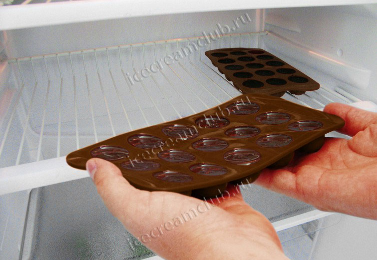 Третье дополнительное изображение для товара Форма для шоколада ИЗИШОК «Куб» (Easychoc Silikomart, Италия) SCG02