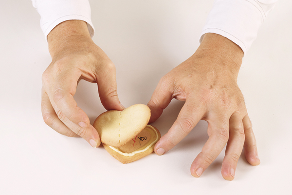 Пятое дополнительное изображение для товара Набор форм "Печенье с предсказанием – сердце" For You (Silikomart, Италия)