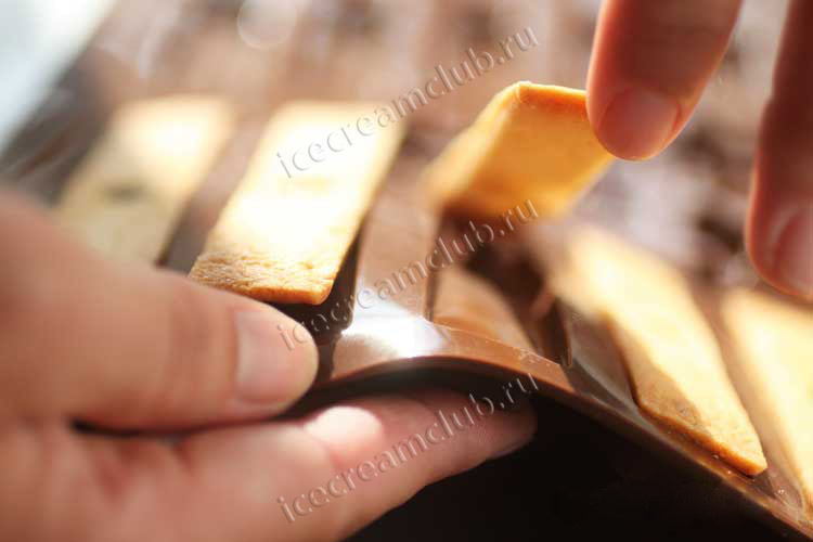 Пятое дополнительное изображение для товара Форма для шоколада/выпечки «Елка 3D»