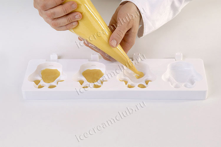 Седьмое дополнительное изображение для товара Форма для мороженого эскимо «Лапа» СТЭККОФЛЕКС (Silikomart, Италия), 8 ячеек + поднос