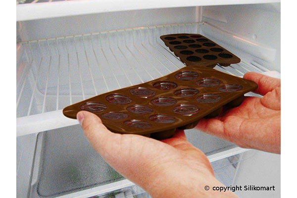 Четвертое дополнительное изображение для товара Форма для шоколадных конфет ИЗИШОК «Свинки» (EasyChoc Silikomart, Италия) SCG35