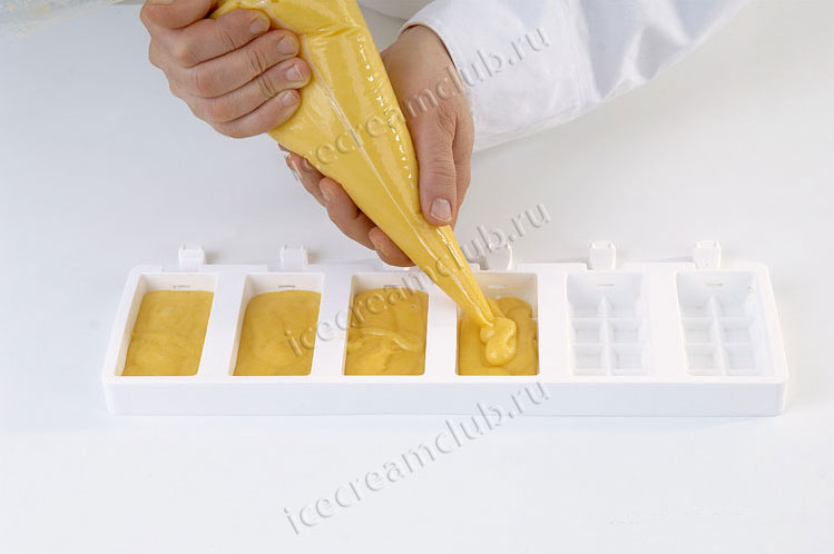 Седьмое дополнительное изображение для товара Форма для мороженого эскимо «Шоколадная плитка» (Silikomart, Италия), 12 ячеек + поднос