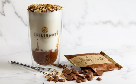 Первое дополнительное изображение для товара Горячий шоколад порционный молочный 33.6%, 25 пакетиков, Callebaut арт 823NV-T97