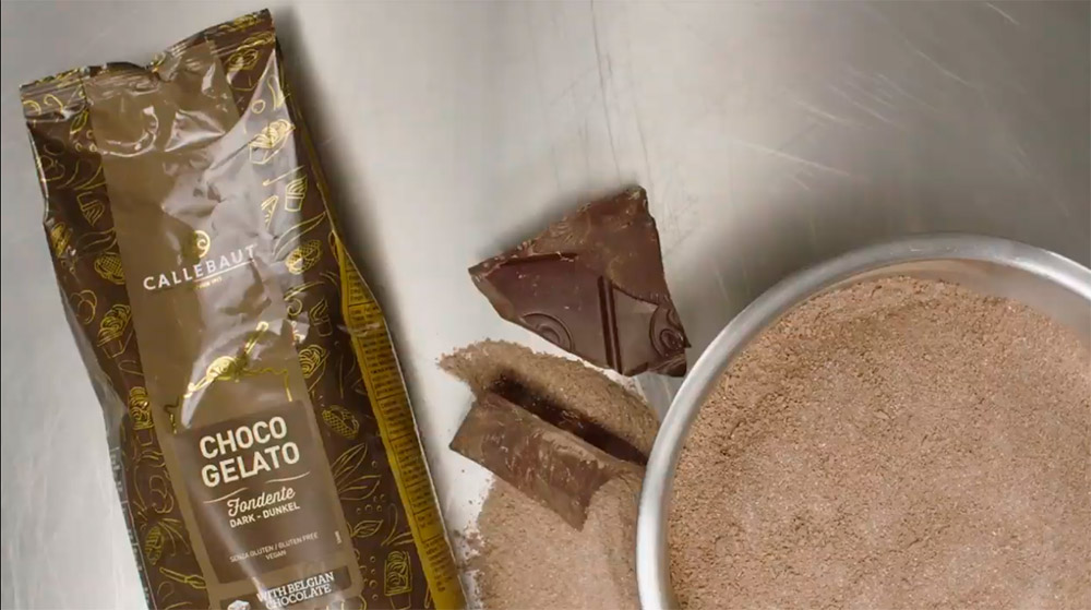 Четвертое дополнительное изображение для товара Смесь для шоколадного мороженого «ШокоДжелато Fondente» 61.5%, 1.6 кг Callebaut (Бельгия), MXD-ICE61-V99