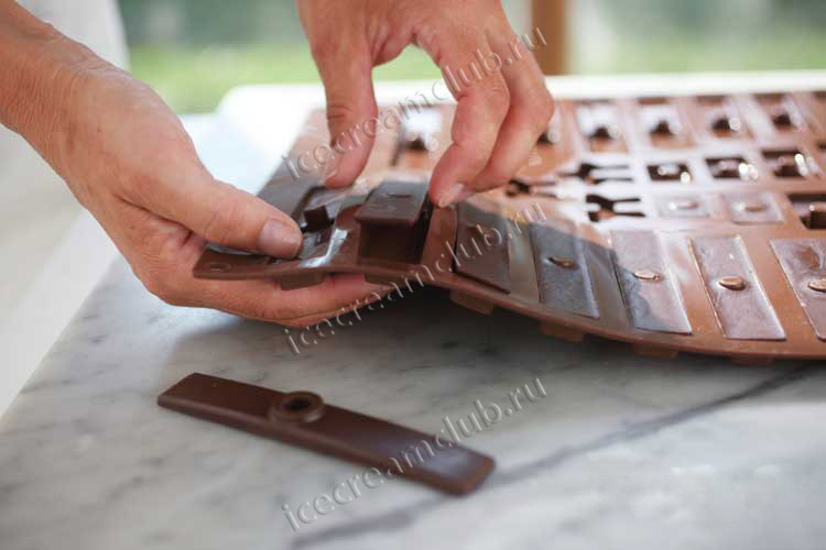 Четвертое дополнительное изображение для товара Форма для шоколада/выпечки «Елка 3D»