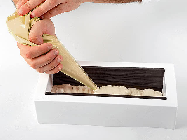 Первое дополнительное изображение для товара Форма для муссовых тортов ТОРТАФЛЕКС БУШЕ, 22 x 6 см (Silikomart, Италия)