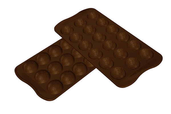 Первое дополнительное изображение для товара Форма для шоколадных конфет ИЗИШОК «Футбольный мяч» (EasyChoc Silikomart, Италия) SCG34