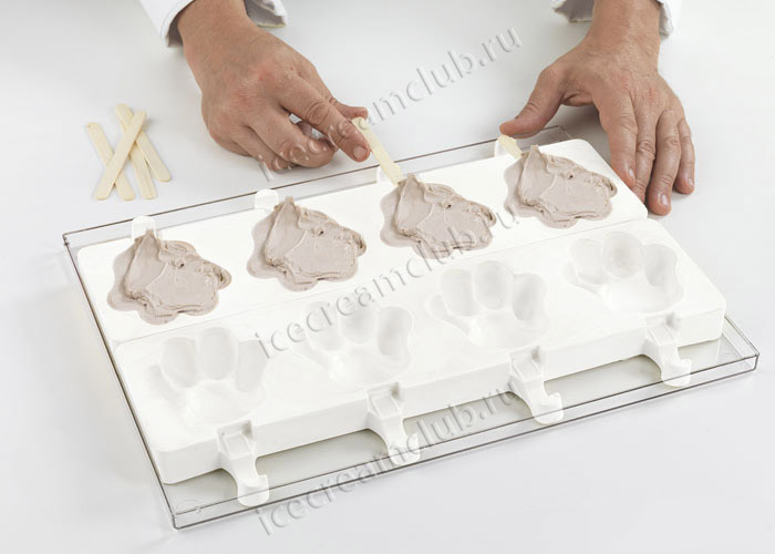 Третье дополнительное изображение для товара Форма для мороженого эскимо «Лапа» СТЭККОФЛЕКС (Silikomart, Италия), 8 ячеек + поднос