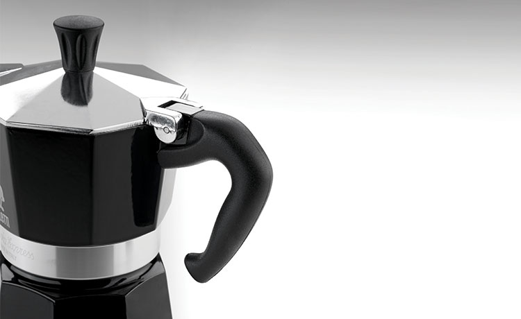 Третье дополнительное изображение для товара Гейзерная кофеварка Bialetti «Moka express» 4953/NP (на 6 порций, 240 мл) Черная