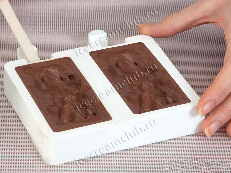 Третье дополнительное изображение для товара Форма для мороженого эскимо на палочке Easy Cream «Шоколадная плитка» (Silikomart, Италия)