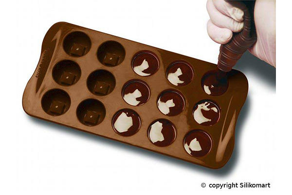 Третье дополнительное изображение для товара Форма для шоколадных конфет ИЗИШОК «Свинки» (EasyChoc Silikomart, Италия) SCG35