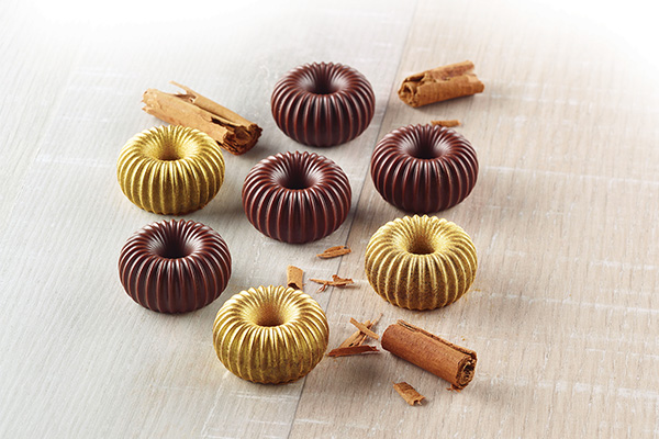 Первое дополнительное изображение для товара Форма для шоколадных конфет ИЗИШОК «Корона» (EasyChoc Silikomart, Италия) SCG49