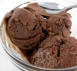 Новый рецепт – мороженое из темного шоколада