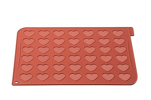 Первое дополнительное изображение для товара Коврик силиконовый "Макарунс сердце" 40x30 см (Италия), арт MAC03
