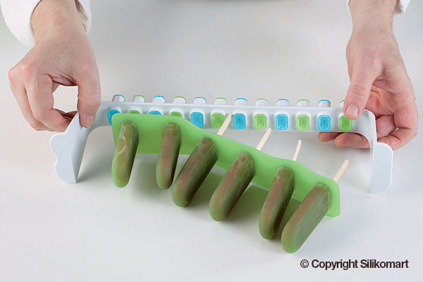 Пятое дополнительное изображение для товара Профессиональный комплект форм для двухслойного эскимо с начинкой и фруктового льда Silikomart L'Italiano