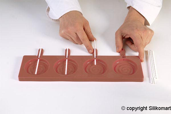Третье дополнительное изображение для товара Силиконовая форма для леденцов и конфет на палочке "Леденец" ИЗИПОП (Silikomart, Италия), 2 шт, арт. POP01